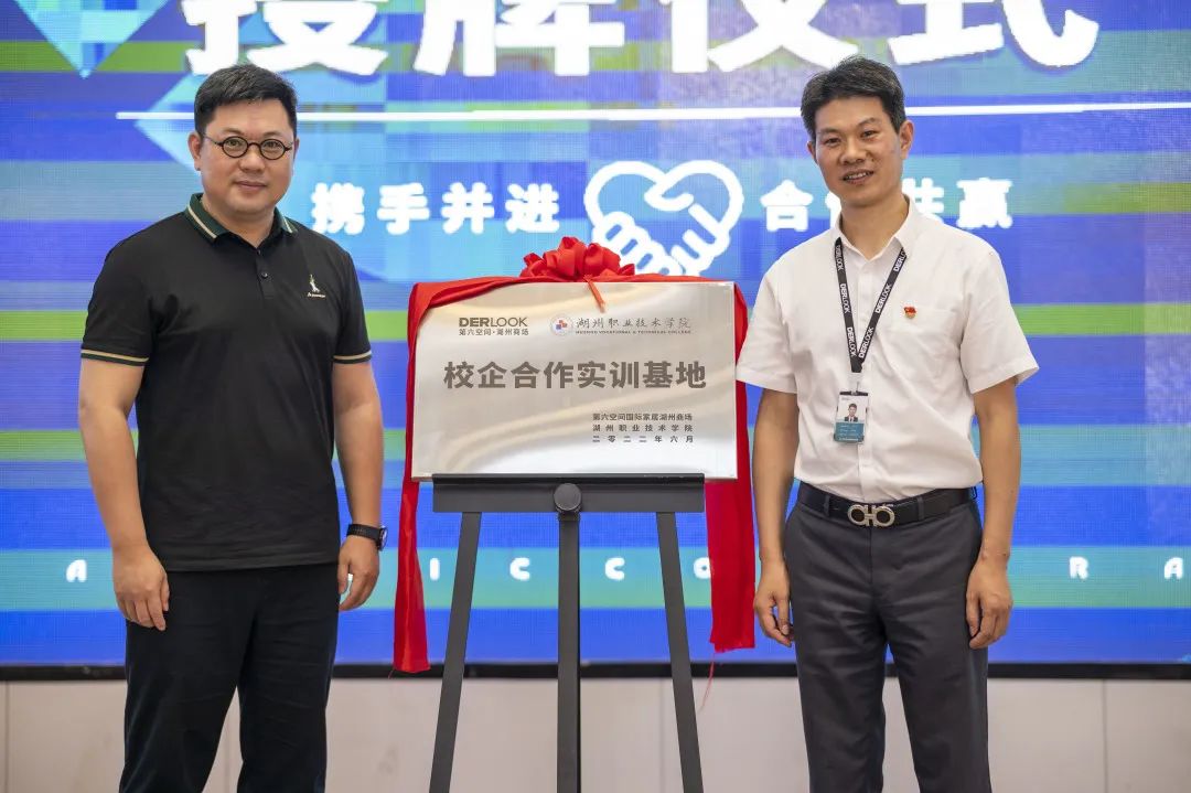 16557794377968052rVB.jpeg 1.jpeg